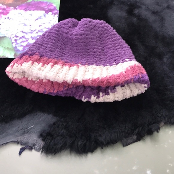 Large Purple Beanie with Ponytail Hole Possibly Hand Knitted Winter Hat - Picture 8 of 10